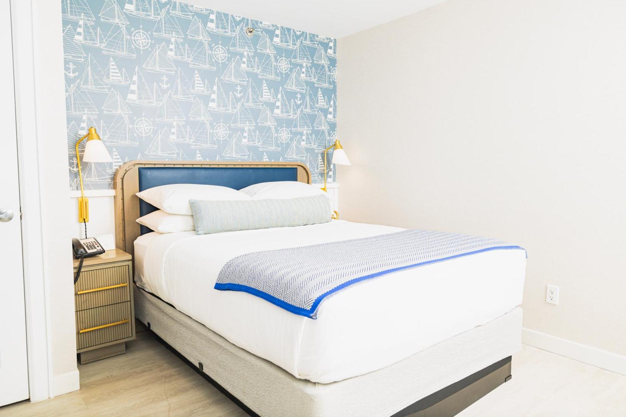 Danfords & Marina Hotel 3*
